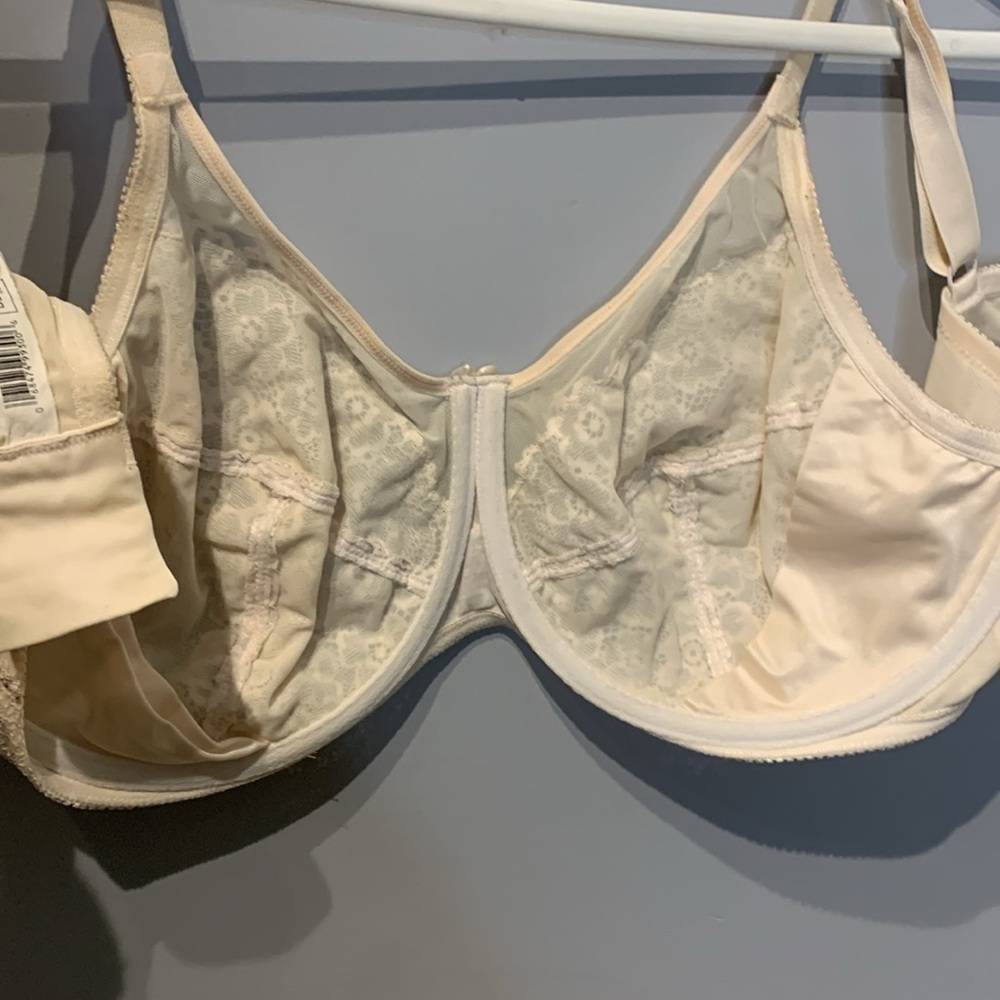⭐️ 5 for 20$! ⭐️ WonderBra Cream Lace Bra - Picture 6 of 6